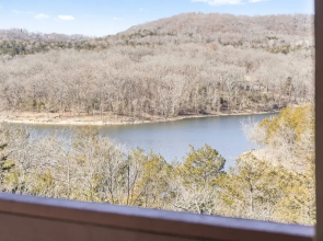 Scenic Lakeview Stay for 5!