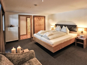 Mountain Apartments - living by Salner