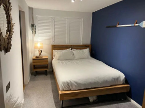 Unique One Bedroom Guest House with Free Parking