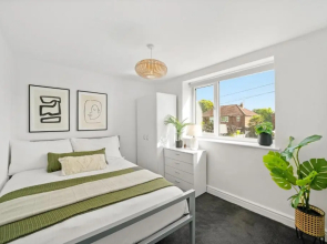 NEW 4 Sarah House by Truestays - 2 Bedroom Apartment - FREE Wifi & Parking