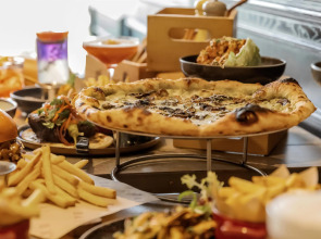 Отель Radisson Blu Hotel, Dubai Canal View