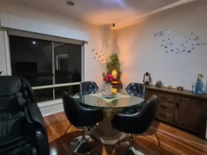 Cosy Spacious Hill Holiday Home
