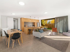 Mountain Escape - Cromwell Downstairs Holiday Apartment