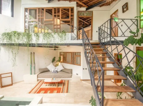 Contemporary 2-br Art Deco Villa, 800m to the Beac