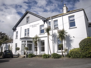 Gyllyngvase House