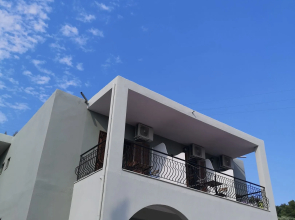 Gyalos Beach Front Aparthotel