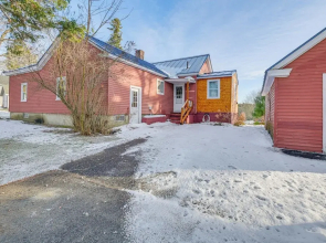 Close to Dtwn Bangor: Inviting Maine Home