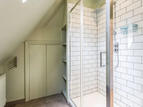 Spacious & Stylish Cotswold Family home