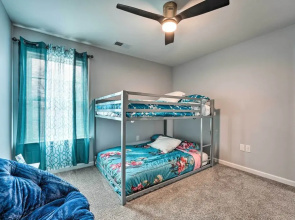 Chic Memphis Home w/ Deck ~ 2 Mi to Dtwn!