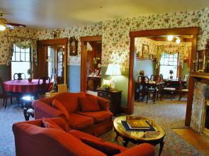 Arbor Hill Inn