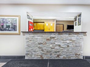 Super 8 by Wyndham Sterling Heights/Detroit Area