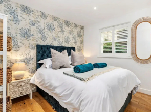 Midnight - Sea Views Town Centre