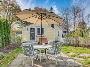 Kennebunk Cottage w/ Yard < 1 Mi to Beach!