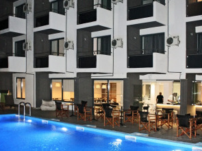 Отель Amphitryon City