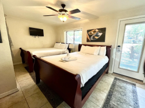 Poolside Queen Cabana with two queen beds, full kitchen and pool access overlooking Lake Ouachita. by RedAwning