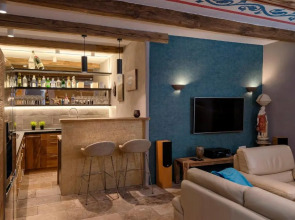 Luxury Palazzo v. Pelsocz Hvar Town