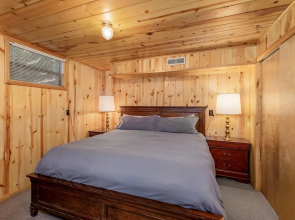 All About The Lake 4 Bedroom Home by NW Comfy Cabins by RedAwning
