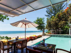 Baan Bayan Beachfront Hotel