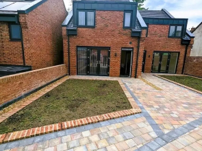 Lovely Modernist 4 Bed House