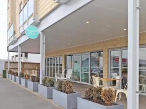 Central Hamilton Apartment on Vialou St