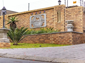 Hornbill Family Suites