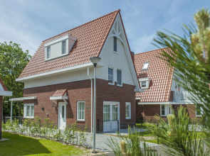 Luxurious Stately Villa With 3 Bathrooms, 1km From the Beach