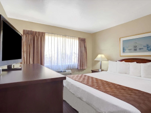 Travelodge Everett City Center