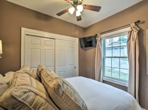 Riverfront Arkansas Retreat Near Fishing & Hiking!