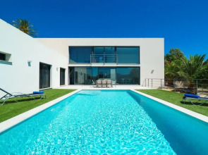 Villa Vera in Javea With 4 Bedrooms and 2 Bathrooms