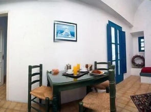 Oia's Sunset Apartments