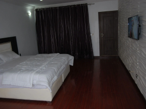 Kings Court Apartment