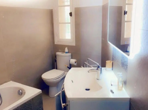 Appartement de 2 chambres avec vue sur la mer piscine privee et jardin clos a Golfe Juan a 3 km de la plage