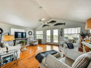 Oceanfront Amelia Island Cottage: Deck & Boardwalk