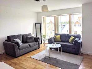 Koala & Tree - Modern 1 Bed apartment for 4 guests in the HEART of Cambridge - Short Lets & Serviced Accommodation
