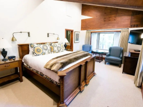 One Bedroom Townhouse with Hot Tub 1 Apartment Hotel by RedAwning