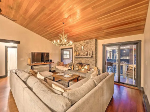 Riverfront Lincoln Condo: 1 Mi to Loon Mountain!