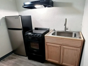 Studio City Suites, A Travelodge By Wyndham