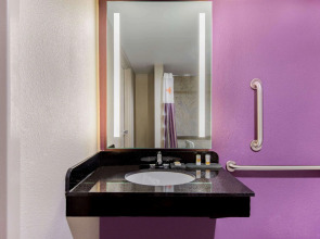 La Quinta Inn by Wyndham West Long Branch/NJ Shore Area