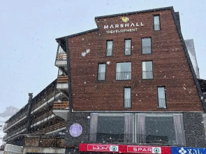 Walk to Ski Lift-1br-studio-balcony-parking