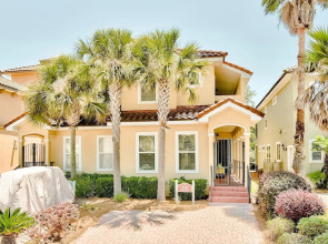 La Valencia Circle by Forehand Rentals