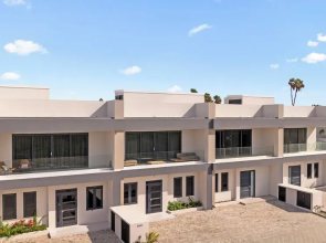 Catalina Residence Apt 3 - L.g. Smith Boulevard 546-j
