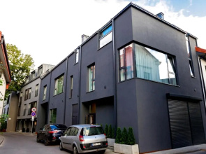 Majestic 1BD Old Town Apartment by Hostlovers