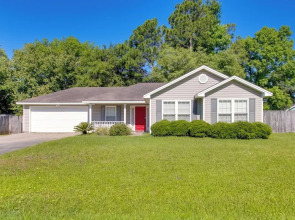 Cozy Brunswick Home: 13 Mi to St Simons Island!