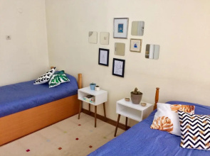 Comfy Flat 2 No Air Condition but has ceiling fans and central Heating