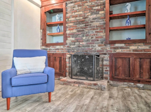 Jacksonville Retreat w/ Pool & Yard - 3 Mi to Zoo!