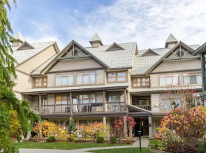 Bright and Clean, Walk Everywhere, Shared Pool and Hot Tub