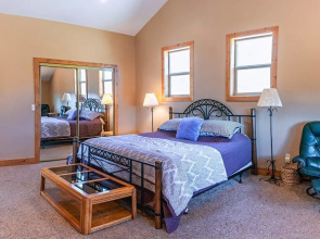 Sunset Chalet - 2600 Sq.ft. Multi-seasonal Retreat