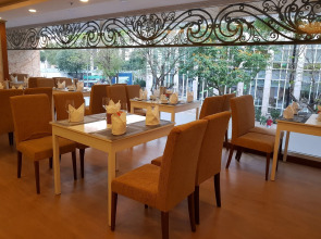 Huong Sen Annex Hotel