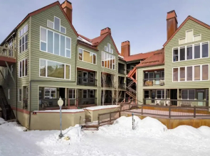 Etta Place 1 by Avantstay Ski In/ Ski Out Unit w/ Views of the Slopes!