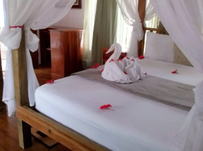 Las Palmas Beach Hotel